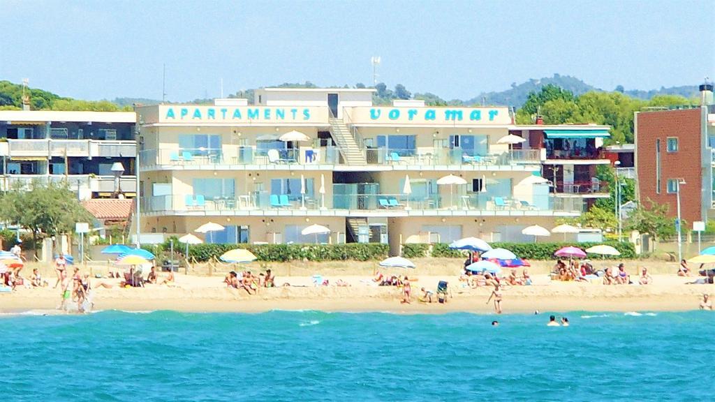 Apartamentos Voramar Castelldefels Exteriör bild