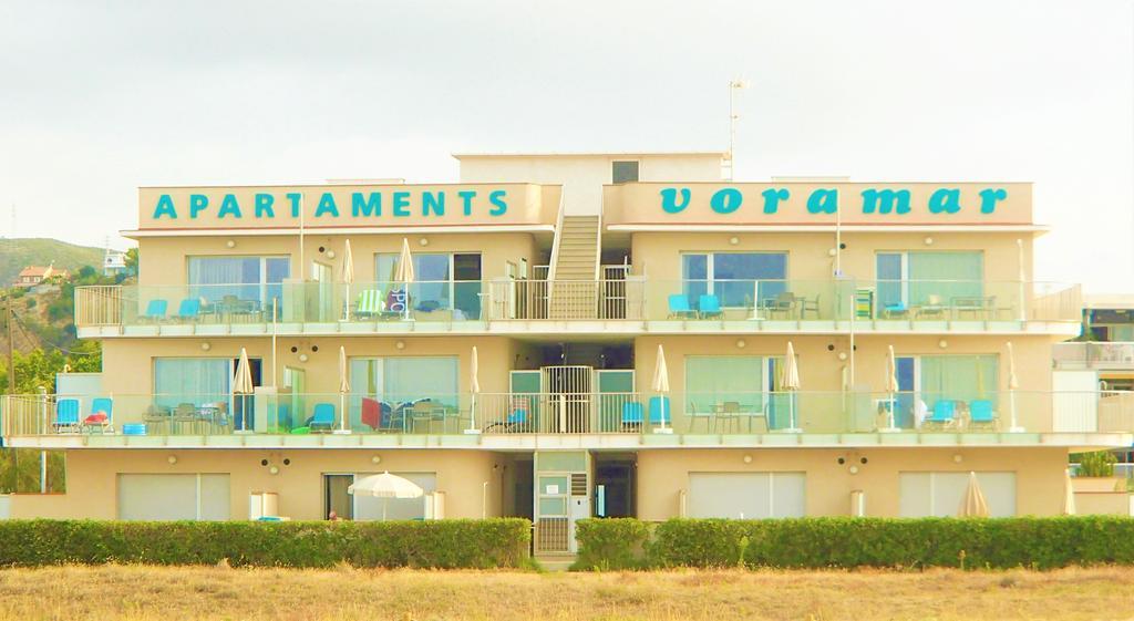 Apartamentos Voramar Castelldefels Exteriör bild