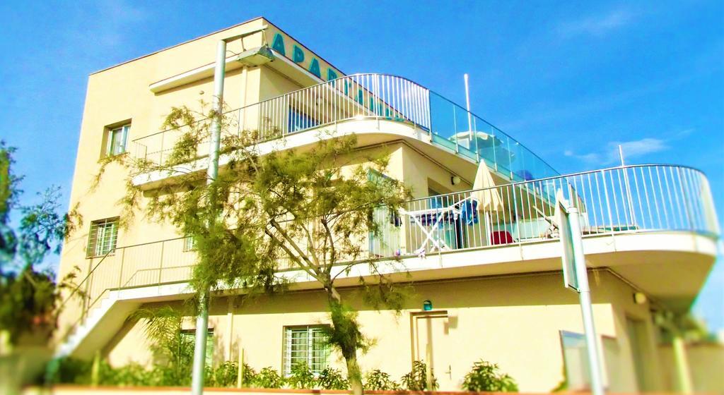 Apartamentos Voramar Castelldefels Exteriör bild