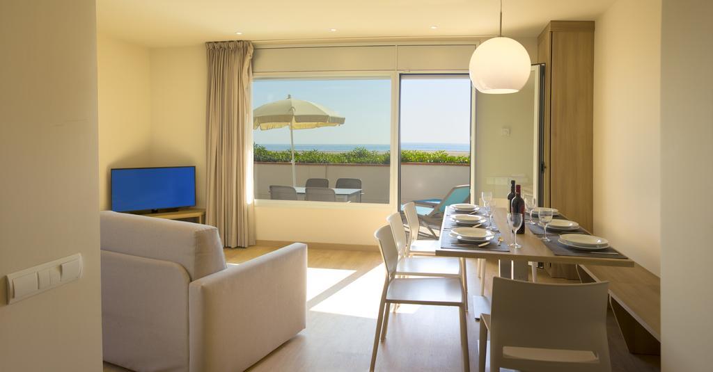 Apartamentos Voramar Castelldefels Exteriör bild