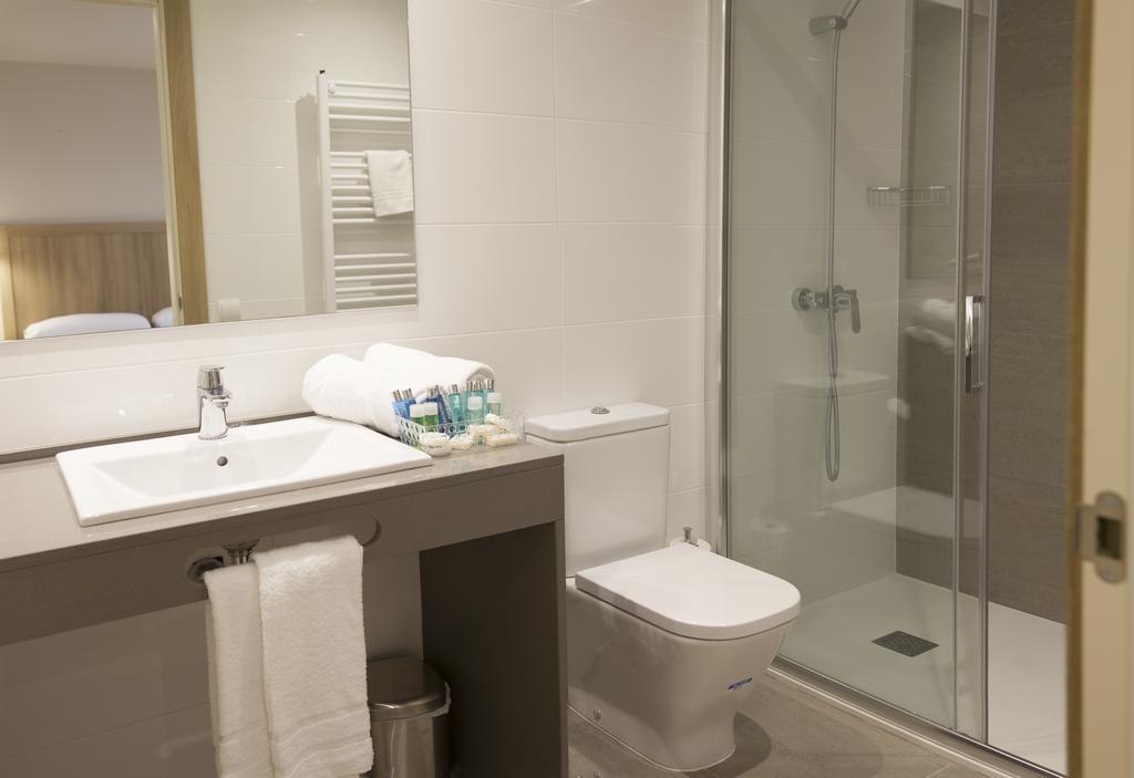 Apartamentos Voramar Castelldefels Exteriör bild