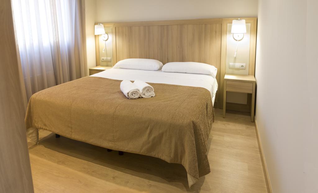 Apartamentos Voramar Castelldefels Exteriör bild