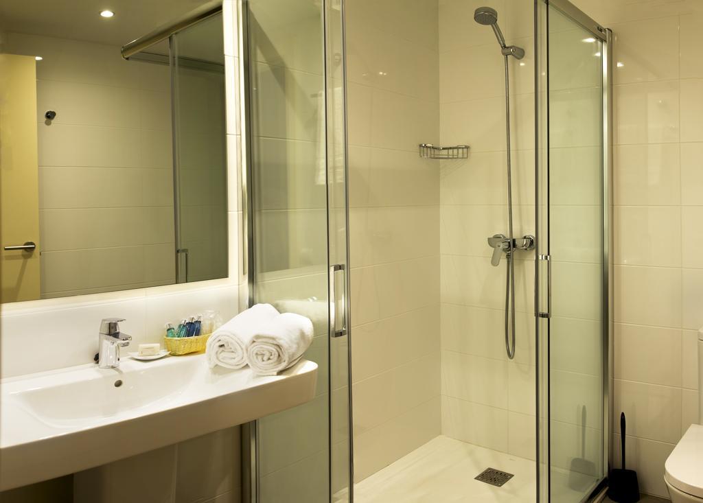 Apartamentos Voramar Castelldefels Exteriör bild