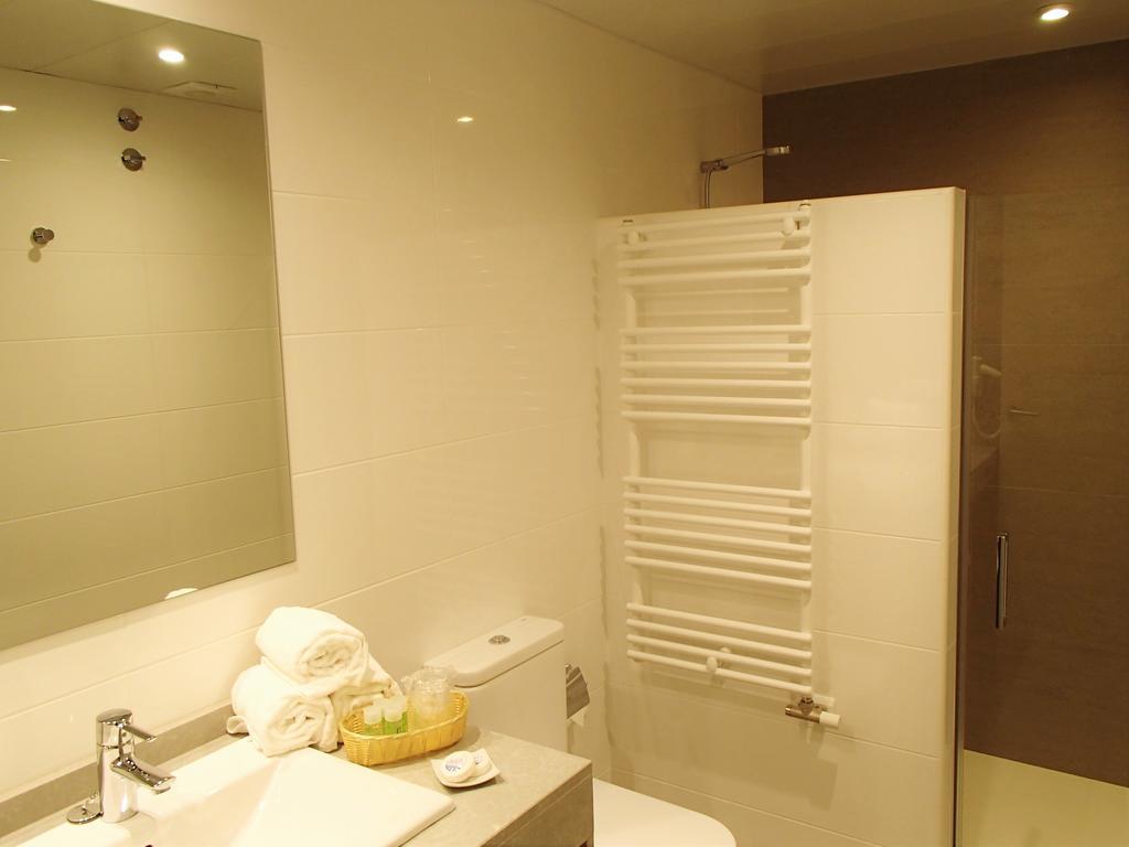 Apartamentos Voramar Castelldefels Exteriör bild