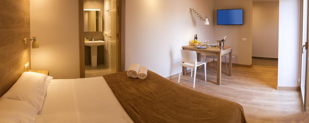 Apartamentos Voramar Castelldefels Exteriör bild