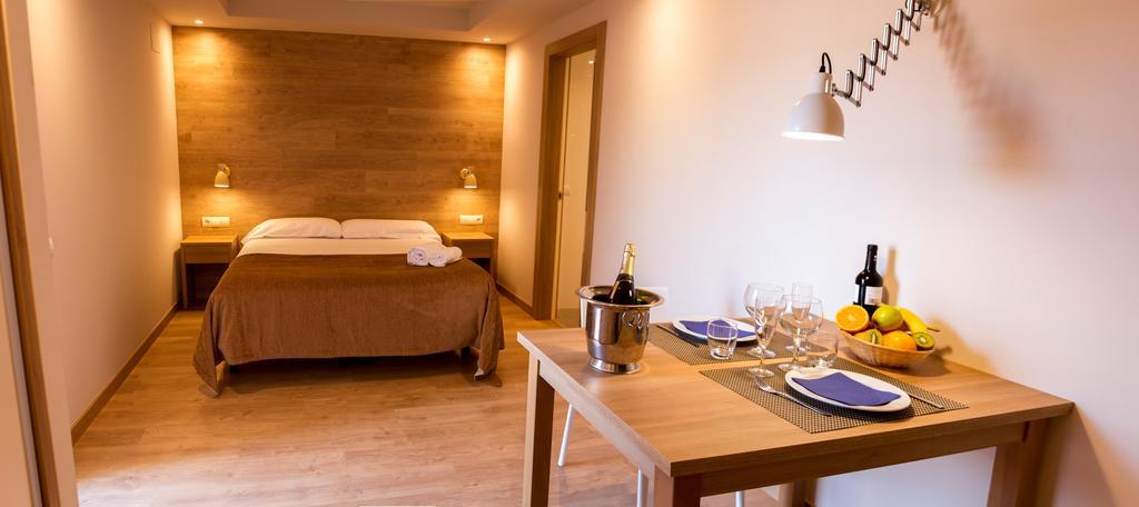 Apartamentos Voramar Castelldefels Exteriör bild