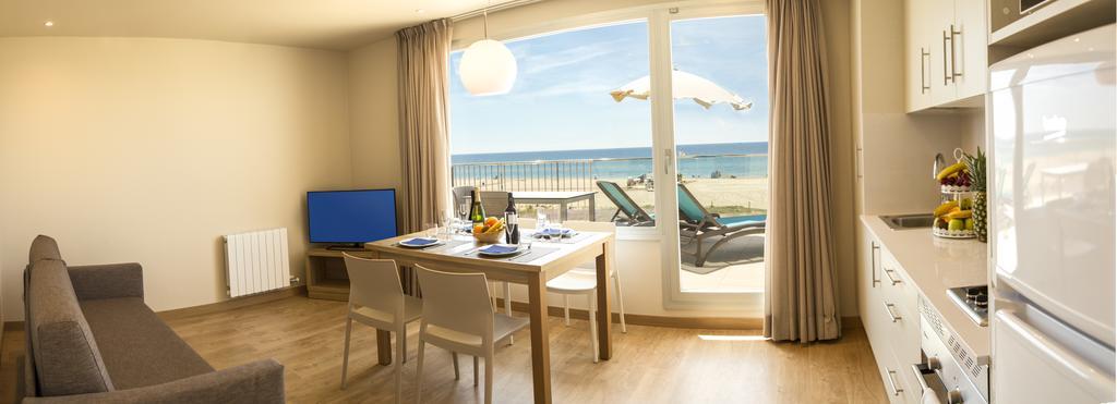 Apartamentos Voramar Castelldefels Exteriör bild